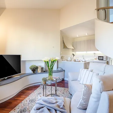 Luxury 3 Bedrooms Penthouse With Elevator